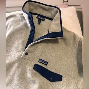 Patagonia Synchilla Tan and Navy Fleece Sweater Mens size Medium